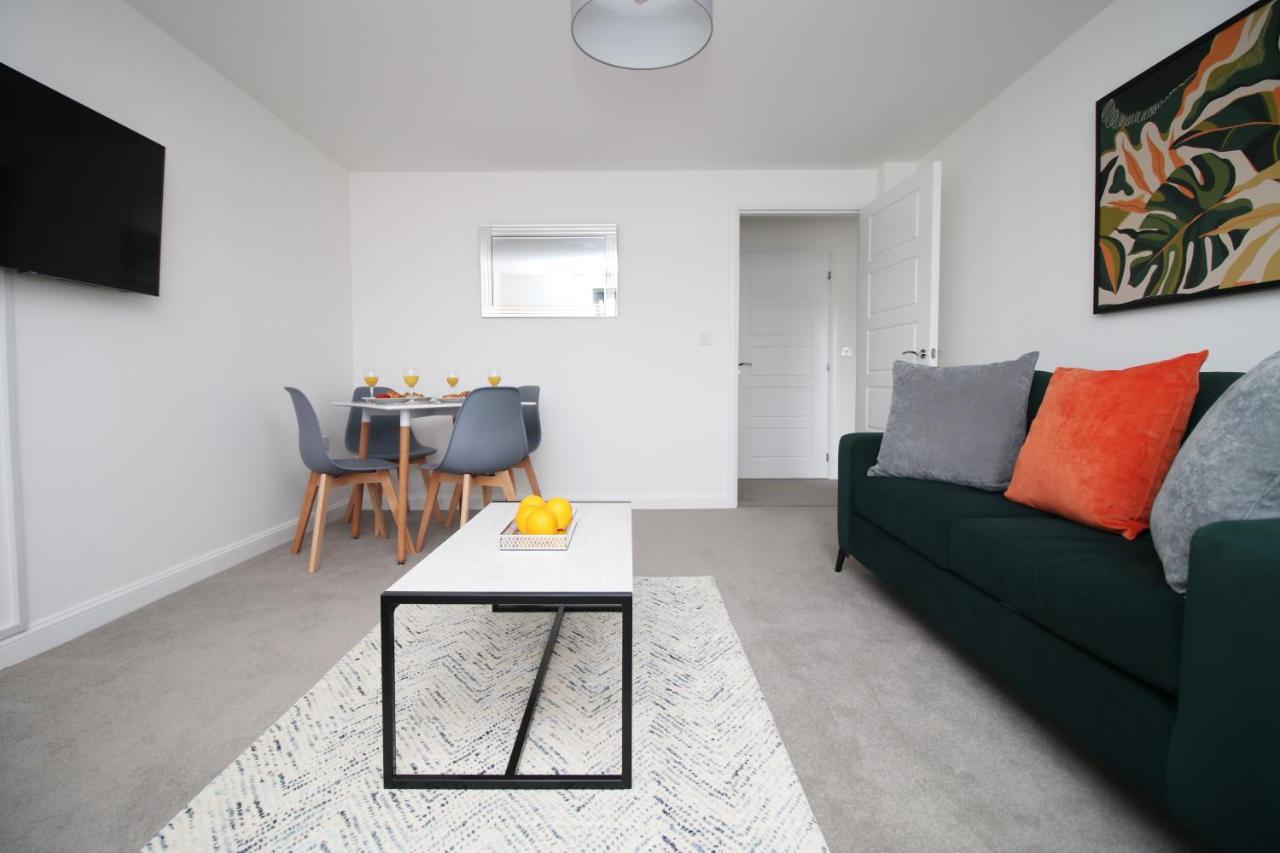 No 43 Stadium Views By Ssw - 2Br, Parking, Sleeps 4, 3Min Walk To Stadium, 10Min Drive To City Centre, Marina And Close To M4 Morriston Ngoại thất bức ảnh