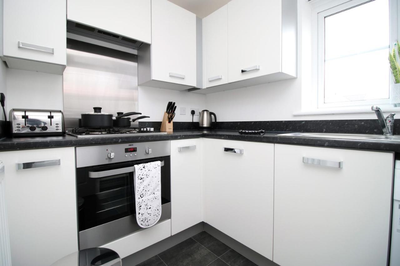 No 43 Stadium Views By Ssw - 2Br, Parking, Sleeps 4, 3Min Walk To Stadium, 10Min Drive To City Centre, Marina And Close To M4 Morriston Ngoại thất bức ảnh