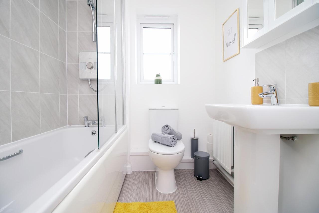 No 43 Stadium Views By Ssw - 2Br, Parking, Sleeps 4, 3Min Walk To Stadium, 10Min Drive To City Centre, Marina And Close To M4 Morriston Ngoại thất bức ảnh