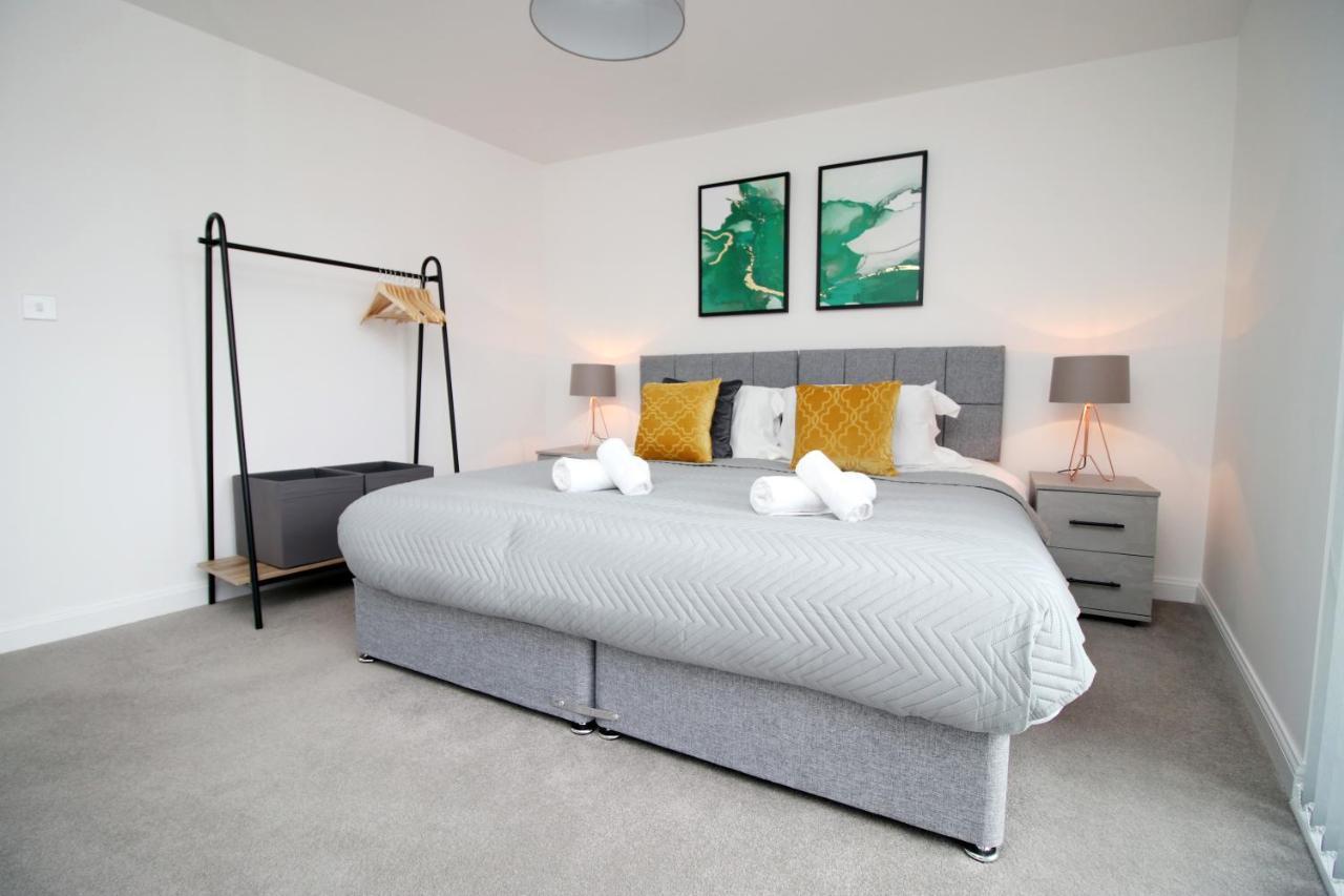 No 43 Stadium Views By Ssw - 2Br, Parking, Sleeps 4, 3Min Walk To Stadium, 10Min Drive To City Centre, Marina And Close To M4 Morriston Ngoại thất bức ảnh