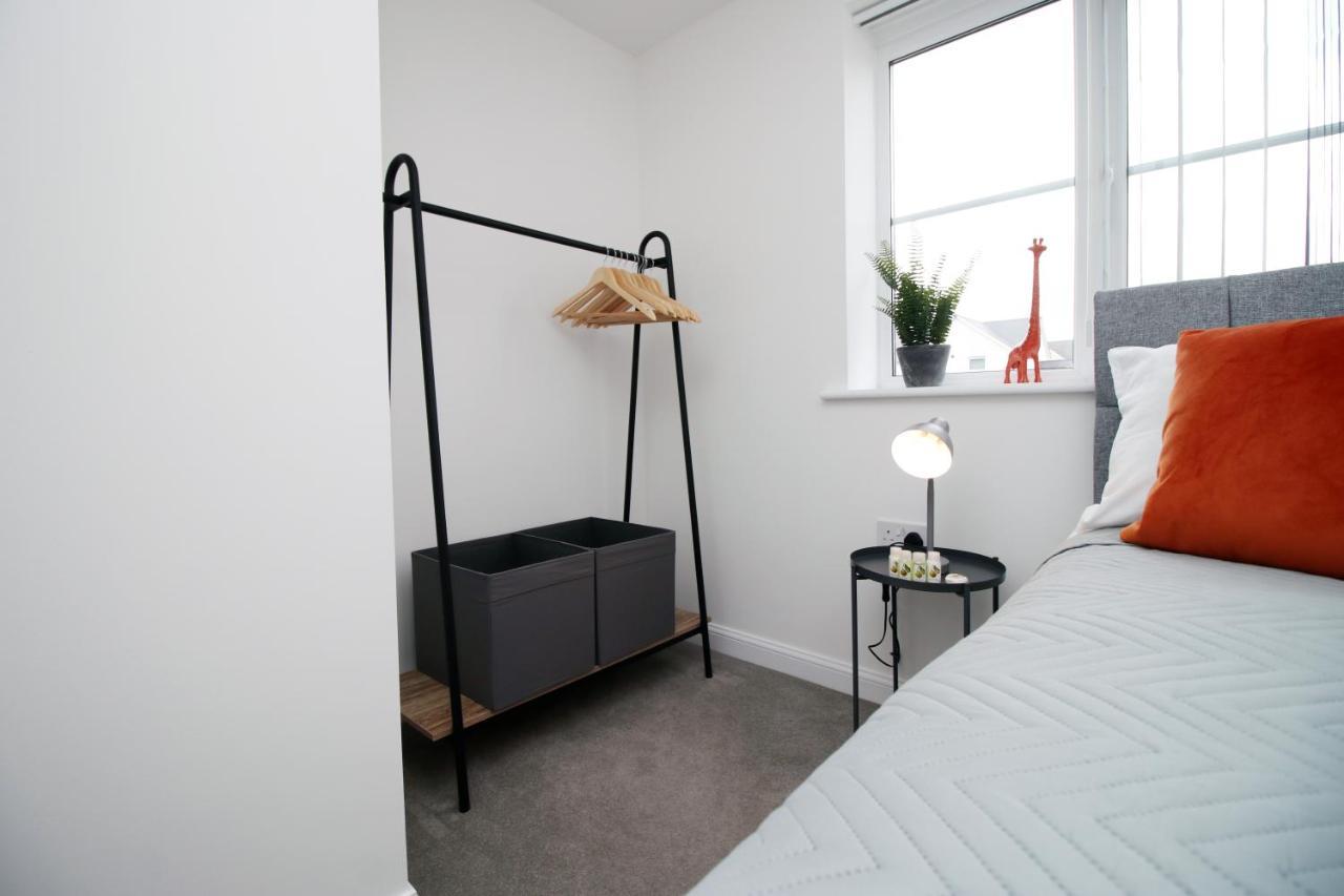 No 43 Stadium Views By Ssw - 2Br, Parking, Sleeps 4, 3Min Walk To Stadium, 10Min Drive To City Centre, Marina And Close To M4 Morriston Ngoại thất bức ảnh