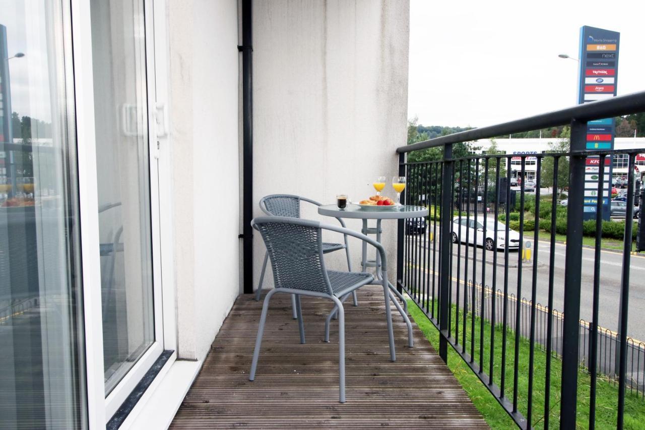 No 43 Stadium Views By Ssw - 2Br, Parking, Sleeps 4, 3Min Walk To Stadium, 10Min Drive To City Centre, Marina And Close To M4 Morriston Ngoại thất bức ảnh