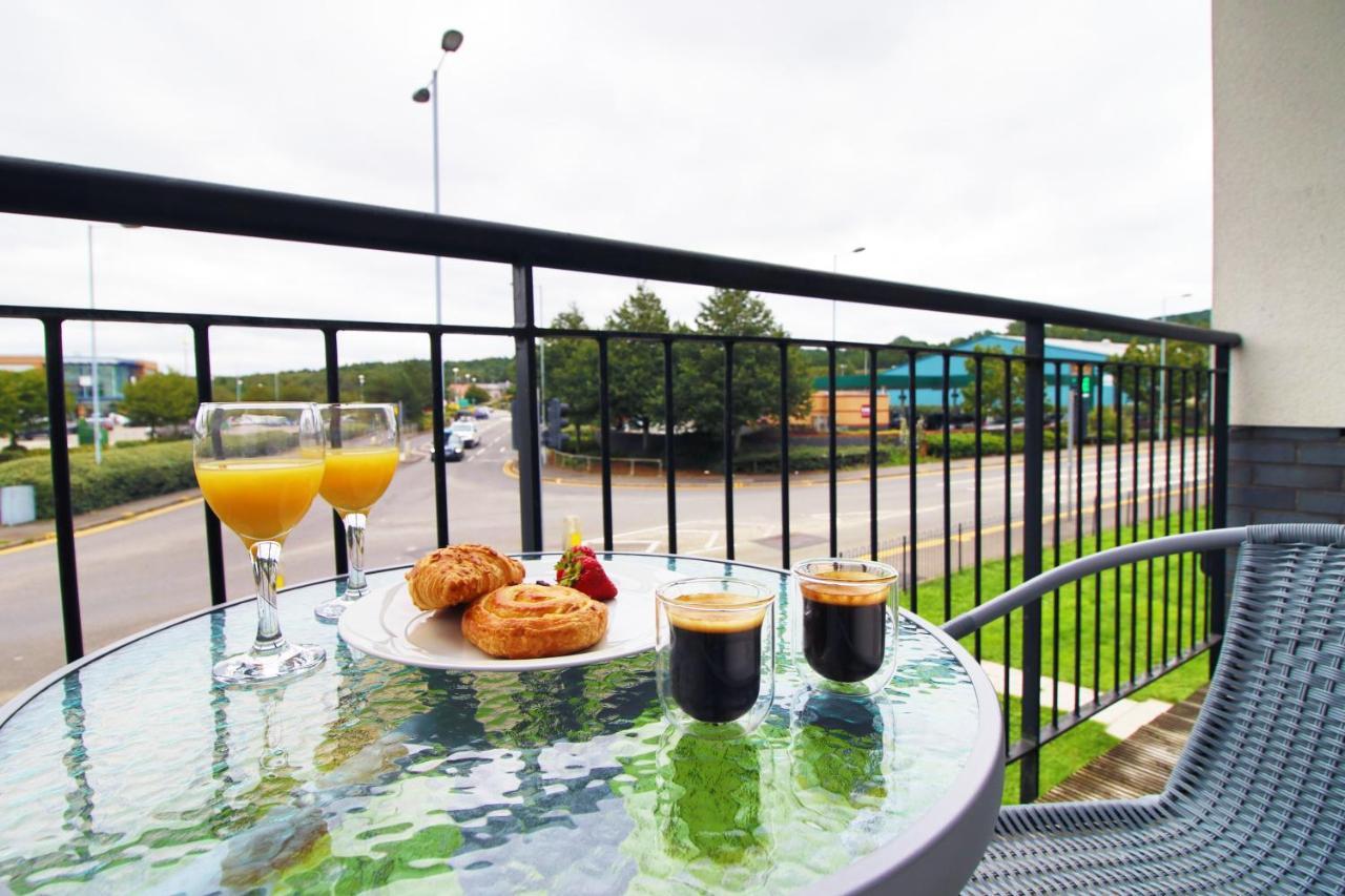 No 43 Stadium Views By Ssw - 2Br, Parking, Sleeps 4, 3Min Walk To Stadium, 10Min Drive To City Centre, Marina And Close To M4 Morriston Ngoại thất bức ảnh
